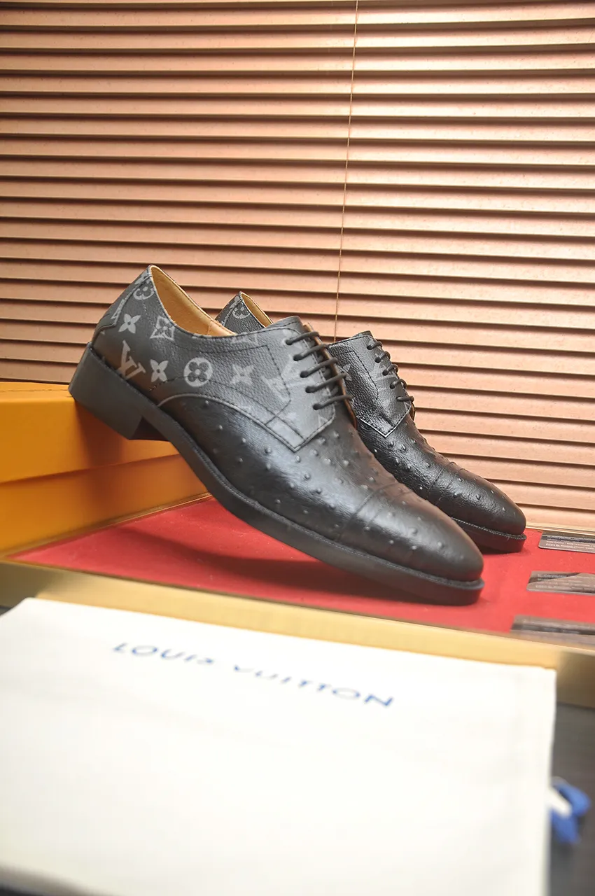 Men's men's shoes 💰500💶 [LV] (original single cowhide lining) 🍀LV's latest genuine leather business suit shoes are launched simultaneously on the official website. The first-layer cowhide imported from Italy is made of heavy gold, 💥official website 1:1 rubber outsole. Versatile to wear, high-end without losing class, and the color combination is extraordinary. This four-season style is alluring when worn on your feet, showing off your big-name flair. Standard code 38-45 (45 customized)